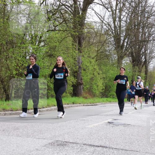 12.04.2026 - 45. Internationalen Wilhelmsburger Insellauf Yannick Fuchs http://msf.ph/oto/9496197 12.04.2026 13:07:29 Laufen 5837, 5836, 2692 meine-sportfotos.de
