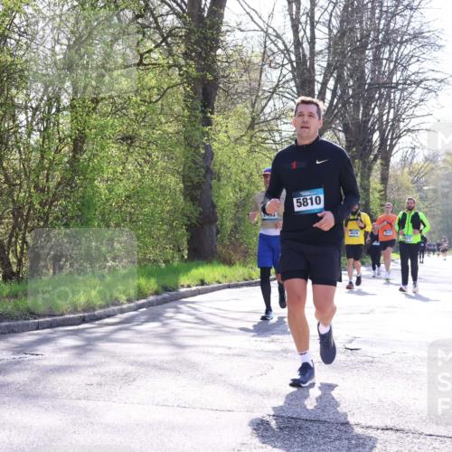 12.04.2026 - 45. Internationalen Wilhelmsburger Insellauf Yannick Fuchs http://msf.ph/oto/9496471 12.04.2026 10:52:46 Laufen 5810, 4476, 3015, 477 meine-sportfotos.de