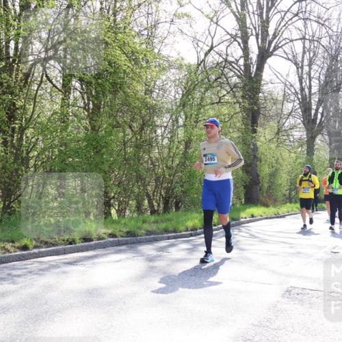 12.04.2026 - 45. Internationalen Wilhelmsburger Insellauf Yannick Fuchs http://msf.ph/oto/9496493 12.04.2026 10:52:49 Laufen 2495, 4476, 477 meine-sportfotos.de