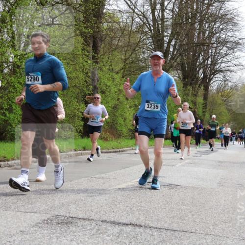 12.04.2026 - 45. Internationalen Wilhelmsburger Insellauf Yannick Fuchs http://msf.ph/oto/9497137 12.04.2026 13:08:59 Laufen 057, 5290, 4047, 3235, 4358, 3872 meine-sportfotos.de