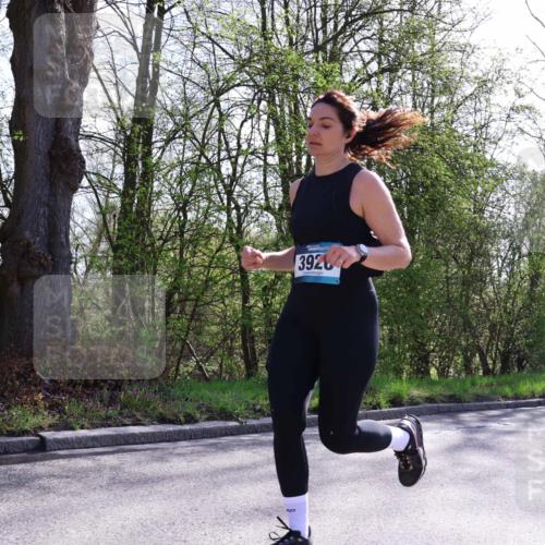 12.04.2026 - 45. Internationalen Wilhelmsburger Insellauf Yannick Fuchs http://msf.ph/oto/9497315 12.04.2026 10:54:33 Laufen 3920 meine-sportfotos.de