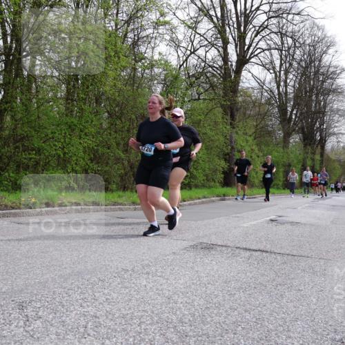 12.04.2026 - 45. Internationalen Wilhelmsburger Insellauf Yannick Fuchs http://msf.ph/oto/9497463 12.04.2026 13:09:42 Laufen 5212, 720, 09 meine-sportfotos.de
