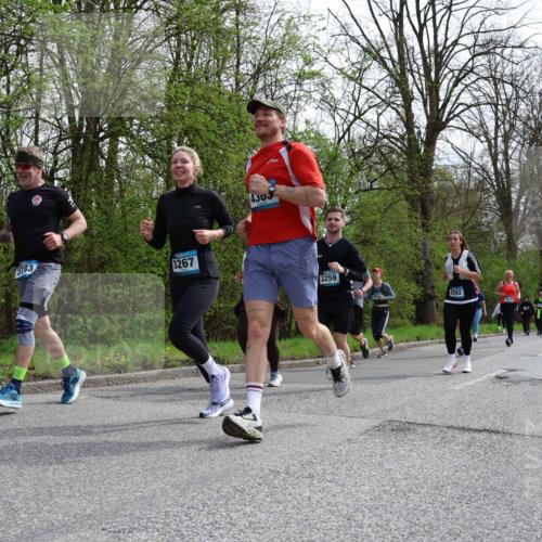 12.04.2026 - 45. Internationalen Wilhelmsburger Insellauf Yannick Fuchs http://msf.ph/oto/9497682 12.04.2026 13:10:05 Laufen 4303, 3783, 3267, 3259, 4292 meine-sportfotos.de
