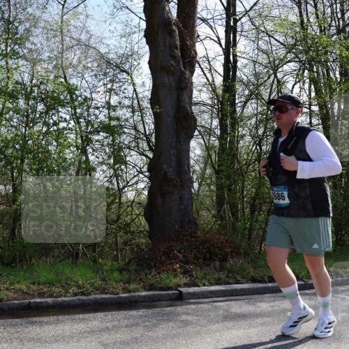 12.04.2026 - 45. Internationalen Wilhelmsburger Insellauf Yannick Fuchs http://msf.ph/oto/9497796 12.04.2026 10:55:39 Laufen 2686 meine-sportfotos.de