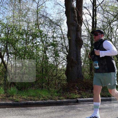 12.04.2026 - 45. Internationalen Wilhelmsburger Insellauf Yannick Fuchs http://msf.ph/oto/9497798 12.04.2026 10:55:39 Laufen 686 meine-sportfotos.de