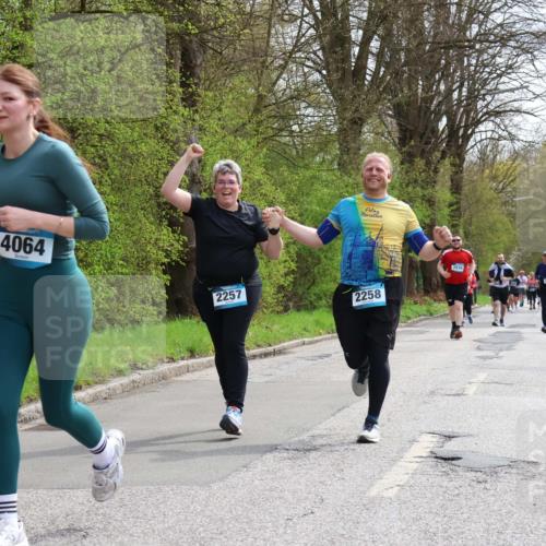 12.04.2026 - 45. Internationalen Wilhelmsburger Insellauf Yannick Fuchs http://msf.ph/oto/9498061 12.04.2026 13:11:15 Laufen 4064, 2257, 2258, 3936 meine-sportfotos.de