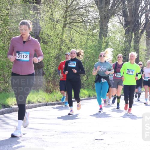 12.04.2026 - 45. Internationalen Wilhelmsburger Insellauf Yannick Fuchs http://msf.ph/oto/9498643 12.04.2026 10:58:50 Laufen 3112, 2489, 5616, 39, 3405, 2867, 3847, 2, 383 meine-sportfotos.de