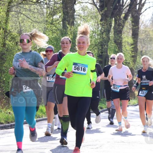 12.04.2026 - 45. Internationalen Wilhelmsburger Insellauf Yannick Fuchs http://msf.ph/oto/9498654 12.04.2026 10:58:51 Laufen 2024, 2739, 5616, 2023, 3833, 3847, 383 meine-sportfotos.de