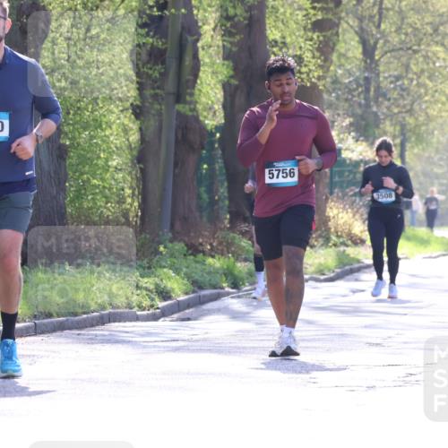 12.04.2026 - 45. Internationalen Wilhelmsburger Insellauf Yannick Fuchs http://msf.ph/oto/9499093 12.04.2026 11:00:19 Laufen 2410, 5756, 3508, 2295, 282 meine-sportfotos.de