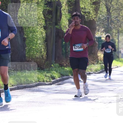 12.04.2026 - 45. Internationalen Wilhelmsburger Insellauf Yannick Fuchs http://msf.ph/oto/9499101 12.04.2026 11:00:20 Laufen 2410, 5756, 3508, 2295, 2825 meine-sportfotos.de