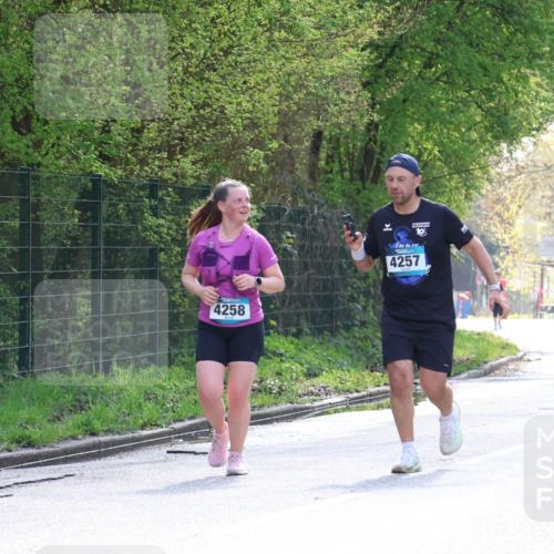 12.04.2026 - 45. Internationalen Wilhelmsburger Insellauf Yannick Fuchs http://msf.ph/oto/9499252 12.04.2026 11:05:21 Laufen 4258, 10, 4257, 2492, 2466 meine-sportfotos.de