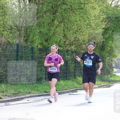 12.04.2026 - 45. Internationalen Wilhelmsburger Insellauf Yannick Fuchs http://msf.ph/oto/9499266 12.04.2026 11:05:22 Laufen 4258, 4257, 10, 2492, 2466 meine-sportfotos.de
