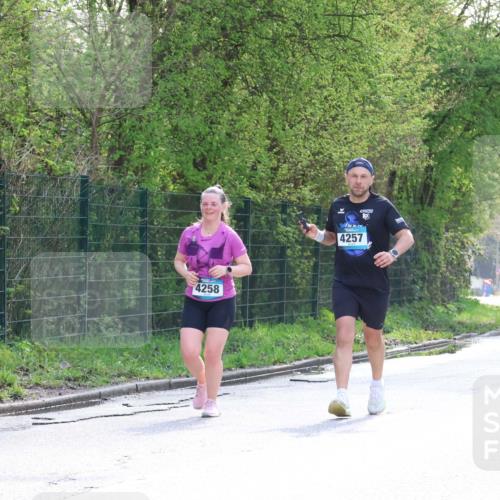 12.04.2026 - 45. Internationalen Wilhelmsburger Insellauf Yannick Fuchs http://msf.ph/oto/9499267 12.04.2026 11:05:22 Laufen 4258, 4257, 10, 2492, 2466 meine-sportfotos.de