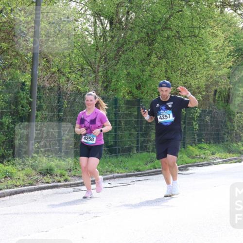 12.04.2026 - 45. Internationalen Wilhelmsburger Insellauf Yannick Fuchs http://msf.ph/oto/9499279 12.04.2026 11:05:23 Laufen 4258, 4257, 2492, 2466 meine-sportfotos.de