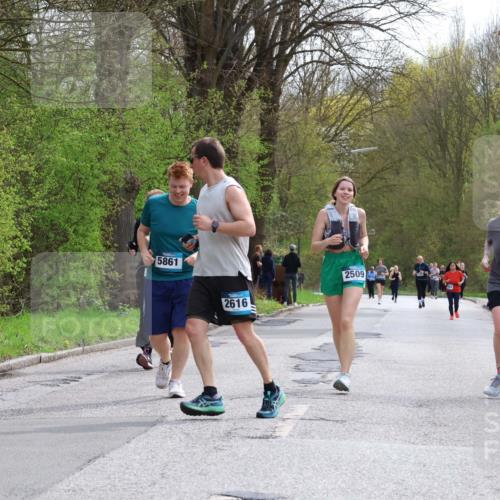 12.04.2026 - 45. Internationalen Wilhelmsburger Insellauf Yannick Fuchs http://msf.ph/oto/9499328 12.04.2026 13:14:06 Laufen 5861, 2616, 2509, 2483 meine-sportfotos.de