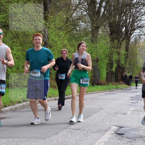 12.04.2026 - 45. Internationalen Wilhelmsburger Insellauf Yannick Fuchs http://msf.ph/oto/9499368 12.04.2026 13:14:09 Laufen 2616, 5861, 2003, 2509, 2483 meine-sportfotos.de
