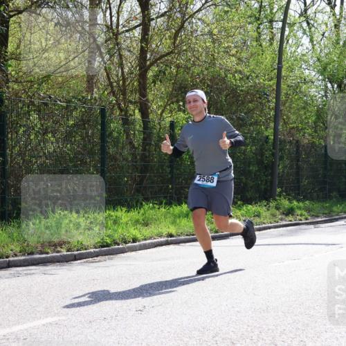 12.04.2026 - 45. Internationalen Wilhelmsburger Insellauf Yannick Fuchs http://msf.ph/oto/9499557 12.04.2026 11:06:52 Laufen 2588 meine-sportfotos.de