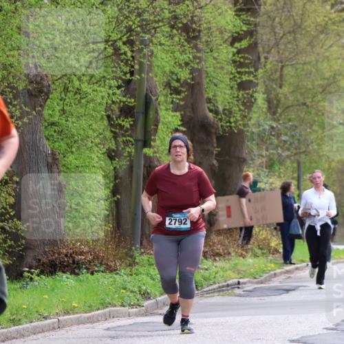 12.04.2026 - 45. Internationalen Wilhelmsburger Insellauf Yannick Fuchs http://msf.ph/oto/9499763 12.04.2026 13:15:35 Laufen 4451, 2792, 3530 meine-sportfotos.de
