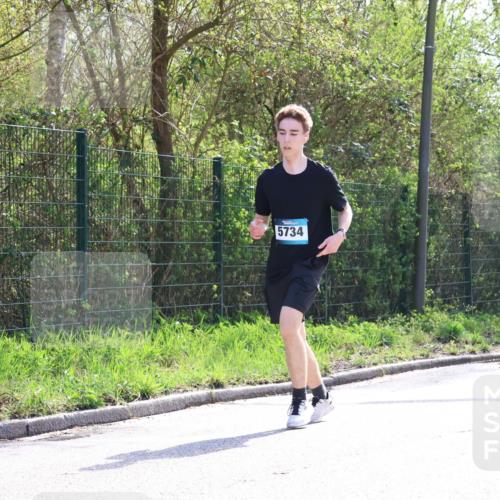12.04.2026 - 45. Internationalen Wilhelmsburger Insellauf Yannick Fuchs http://msf.ph/oto/9500047 12.04.2026 11:09:25 Laufen 5734, 3719 meine-sportfotos.de