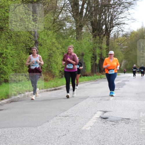 12.04.2026 - 45. Internationalen Wilhelmsburger Insellauf Yannick Fuchs http://msf.ph/oto/9500102 12.04.2026 13:16:31 Laufen 2587, 2909, 2397 meine-sportfotos.de