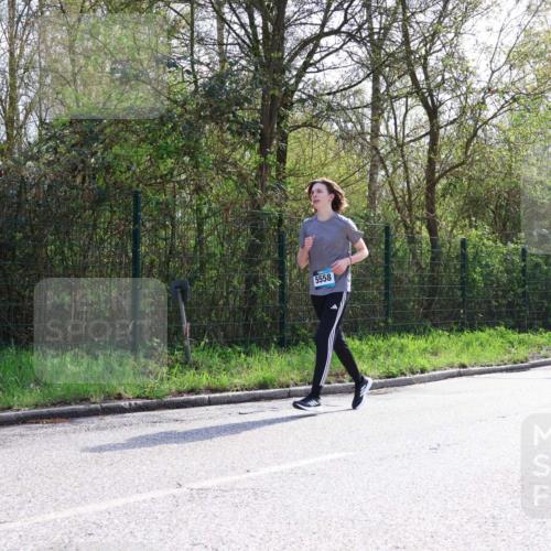 12.04.2026 - 45. Internationalen Wilhelmsburger Insellauf Yannick Fuchs http://msf.ph/oto/9500103 12.04.2026 11:09:36 Laufen 5558 meine-sportfotos.de
