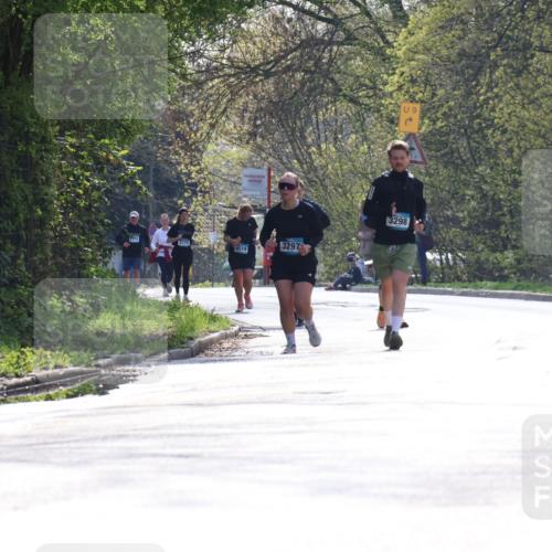 12.04.2026 - 45. Internationalen Wilhelmsburger Insellauf Yannick Fuchs http://msf.ph/oto/9500295 12.04.2026 11:10:44 Laufen 3775, 4519, 3297, 9, 3298 meine-sportfotos.de