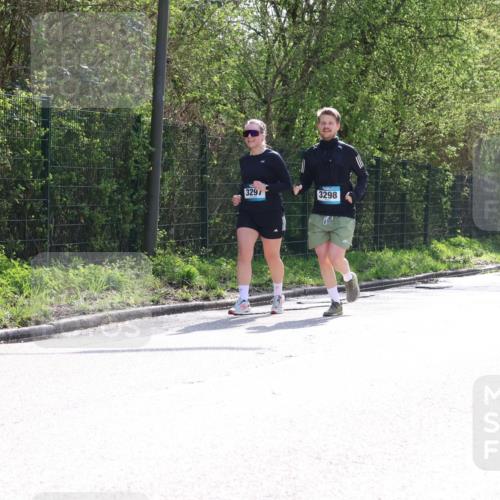 12.04.2026 - 45. Internationalen Wilhelmsburger Insellauf Yannick Fuchs http://msf.ph/oto/9500351 12.04.2026 11:10:57 Laufen 3297, 3298, 2237 meine-sportfotos.de