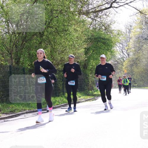 12.04.2026 - 45. Internationalen Wilhelmsburger Insellauf Yannick Fuchs http://msf.ph/oto/9500860 12.04.2026 11:12:47 Laufen 3253, 2698, 2697 meine-sportfotos.de