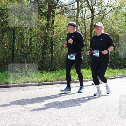12.04.2026 - 45. Internationalen Wilhelmsburger Insellauf Yannick Fuchs http://msf.ph/oto/9500900 12.04.2026 11:12:52 Laufen 2698, 2697 meine-sportfotos.de