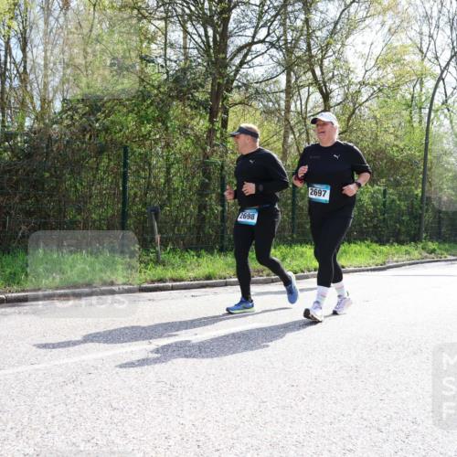 12.04.2026 - 45. Internationalen Wilhelmsburger Insellauf Yannick Fuchs http://msf.ph/oto/9500902 12.04.2026 11:12:53 Laufen 2698, 2697 meine-sportfotos.de