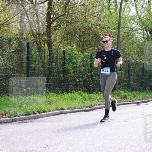 12.04.2026 - 45. Internationalen Wilhelmsburger Insellauf Yannick Fuchs http://msf.ph/oto/9501267 12.04.2026 11:15:12 Laufen 2524 meine-sportfotos.de
