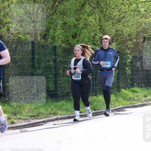 12.04.2026 - 45. Internationalen Wilhelmsburger Insellauf Yannick Fuchs http://msf.ph/oto/9501480 12.04.2026 11:20:30 Laufen 242, 2428, 354, 305 meine-sportfotos.de