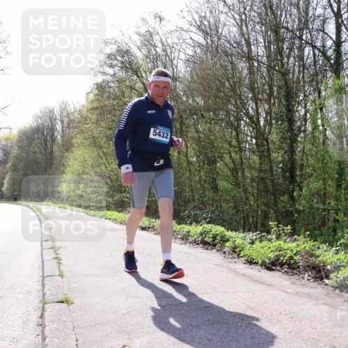 12.04.2026 - 45. Internationalen Wilhelmsburger Insellauf Yannick Fuchs http://msf.ph/oto/9501597 12.04.2026 11:24:58 Laufen 5432 meine-sportfotos.de