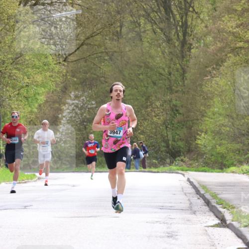 12.04.2026 - 45. Internationalen Wilhelmsburger Insellauf Yannick Fuchs http://msf.ph/oto/9501825 12.04.2026 12:41:07 Laufen 4240, 548, 4677, 3947 meine-sportfotos.de