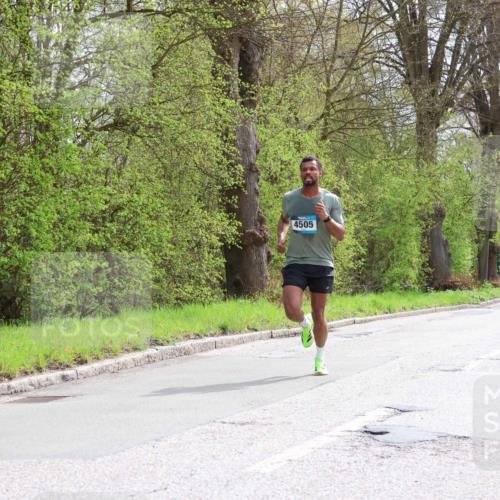 12.04.2026 - 45. Internationalen Wilhelmsburger Insellauf Yannick Fuchs http://msf.ph/oto/9501930 12.04.2026 12:42:33 Laufen 4505 meine-sportfotos.de
