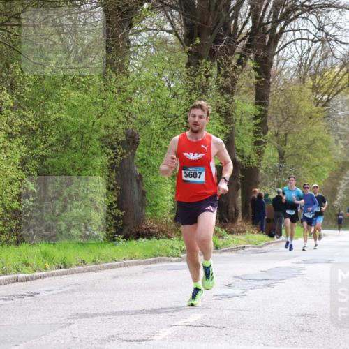 12.04.2026 - 45. Internationalen Wilhelmsburger Insellauf Yannick Fuchs http://msf.ph/oto/9502082 12.04.2026 12:43:42 Laufen 5607, 307 meine-sportfotos.de