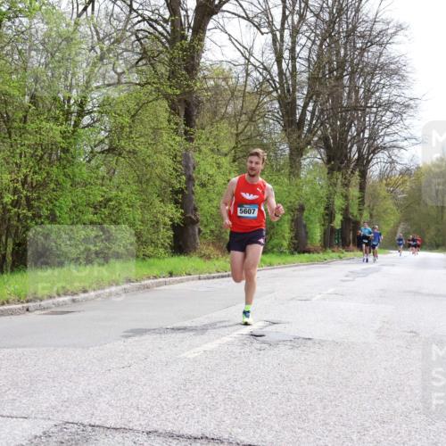 12.04.2026 - 45. Internationalen Wilhelmsburger Insellauf Yannick Fuchs http://msf.ph/oto/9502090 12.04.2026 12:43:43 Laufen 5607 meine-sportfotos.de