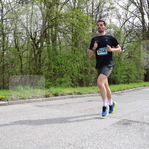 12.04.2026 - 45. Internationalen Wilhelmsburger Insellauf Yannick Fuchs http://msf.ph/oto/9502173 12.04.2026 12:44:02 Laufen 5758 meine-sportfotos.de