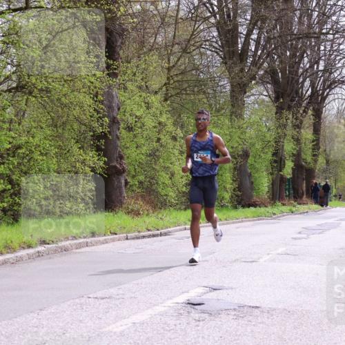 12.04.2026 - 45. Internationalen Wilhelmsburger Insellauf Yannick Fuchs http://msf.ph/oto/9502196 12.04.2026 12:44:09 Laufen  meine-sportfotos.de