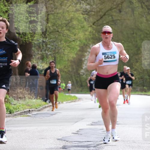 12.04.2026 - 45. Internationalen Wilhelmsburger Insellauf Yannick Fuchs http://msf.ph/oto/9502255 12.04.2026 12:44:41 Laufen 6, 075, 5625, 5711 meine-sportfotos.de