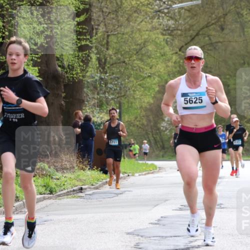 12.04.2026 - 45. Internationalen Wilhelmsburger Insellauf Yannick Fuchs http://msf.ph/oto/9502257 12.04.2026 12:44:42 Laufen 5711, 5625 meine-sportfotos.de