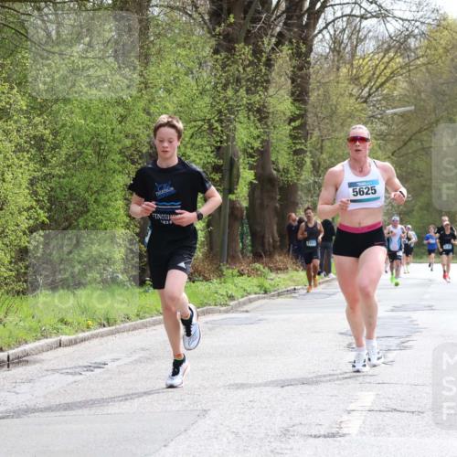 12.04.2026 - 45. Internationalen Wilhelmsburger Insellauf Yannick Fuchs http://msf.ph/oto/9502261 12.04.2026 12:44:42 Laufen 025, 5711, 5625 meine-sportfotos.de