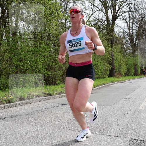 12.04.2026 - 45. Internationalen Wilhelmsburger Insellauf Yannick Fuchs http://msf.ph/oto/9502276 12.04.2026 12:44:46 Laufen 5625 meine-sportfotos.de