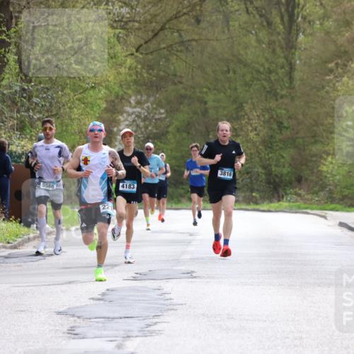 12.04.2026 - 45. Internationalen Wilhelmsburger Insellauf Yannick Fuchs http://msf.ph/oto/9502280 12.04.2026 12:44:47 Laufen 5566, 22, 4183, 3816 meine-sportfotos.de