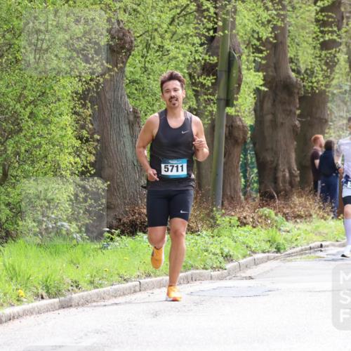 12.04.2026 - 45. Internationalen Wilhelmsburger Insellauf Yannick Fuchs http://msf.ph/oto/9502284 12.04.2026 12:44:48 Laufen 5711, 5566, 22 meine-sportfotos.de