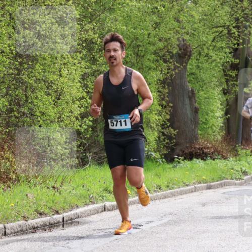 12.04.2026 - 45. Internationalen Wilhelmsburger Insellauf Yannick Fuchs http://msf.ph/oto/9502293 12.04.2026 12:44:50 Laufen 5711, 5566, 2218 meine-sportfotos.de