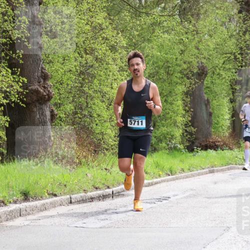12.04.2026 - 45. Internationalen Wilhelmsburger Insellauf Yannick Fuchs http://msf.ph/oto/9502295 12.04.2026 12:44:51 Laufen 5711, 5566, 22, 418 meine-sportfotos.de