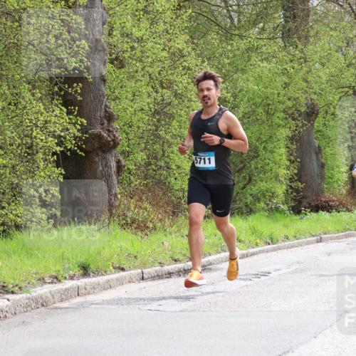 12.04.2026 - 45. Internationalen Wilhelmsburger Insellauf Yannick Fuchs http://msf.ph/oto/9502296 12.04.2026 12:44:51 Laufen 5711, 5566, 22 meine-sportfotos.de