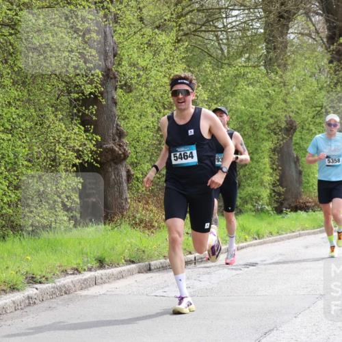 12.04.2026 - 45. Internationalen Wilhelmsburger Insellauf Yannick Fuchs http://msf.ph/oto/9502340 12.04.2026 12:45:01 Laufen 5464, 93, 5358, 5146 meine-sportfotos.de