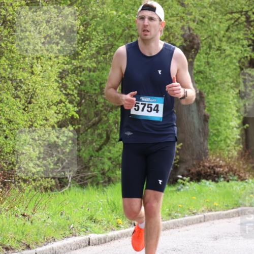 12.04.2026 - 45. Internationalen Wilhelmsburger Insellauf Yannick Fuchs http://msf.ph/oto/9502373 12.04.2026 12:45:07 Laufen 5754 meine-sportfotos.de